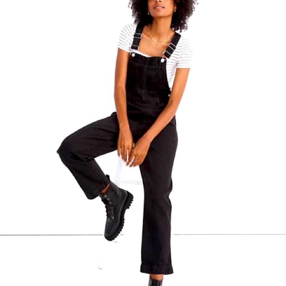 Madewell woman’s straight-leg overalls in Lunar Wash